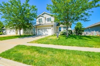 Building Photo - 3 bed 2.5 bath Single Family Home with fenced in yard in Urbandale within the Waukee School District