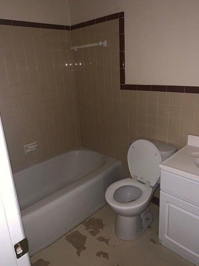 Building Photo - Nice 3 Bed 2 Bath Available Fall 2025!
