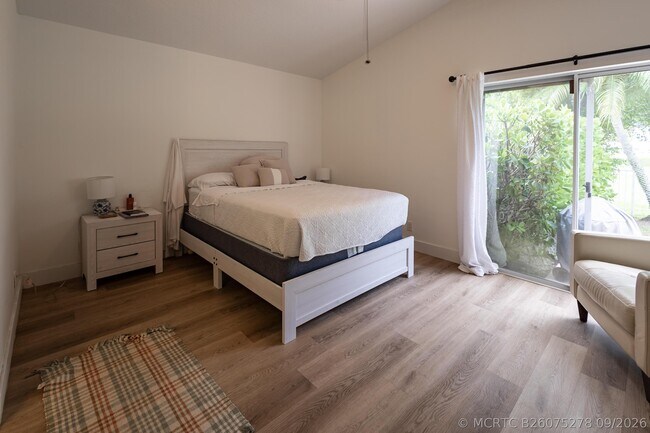 Building Photo - 73 Admirals Ct