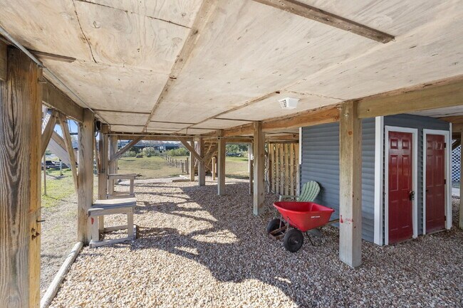 Building Photo - Beachside Living with Beautiful Bay Views