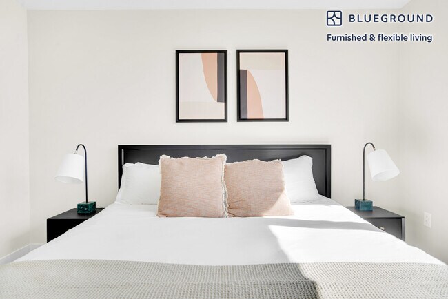 Building Photo - 985 Albion St