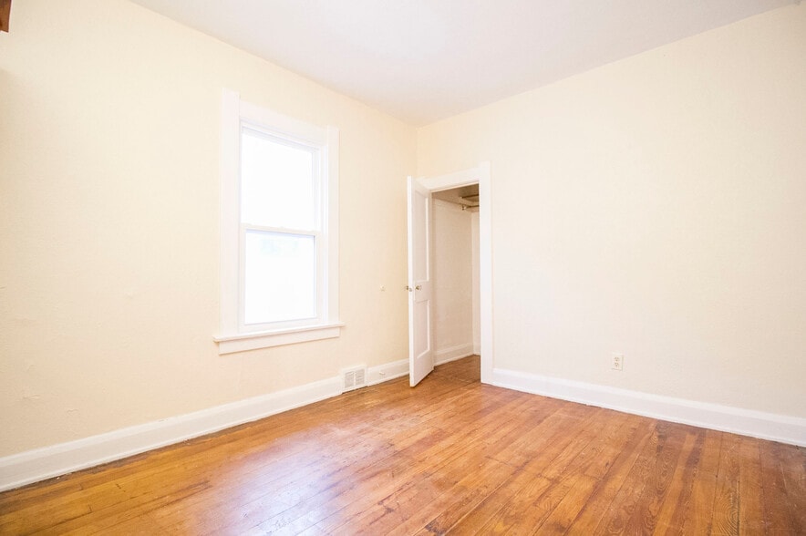 Building Photo - 3633 Elmhurst Rd