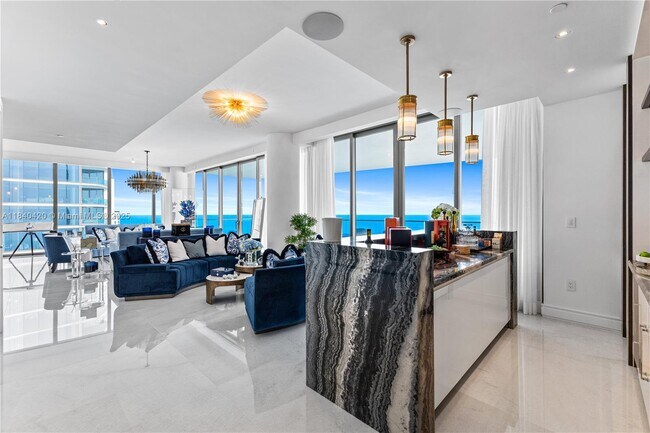 Building Photo - 17901 Collins Ave