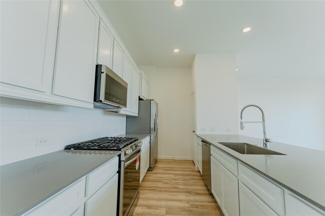 Building Photo - 5511 Holly Hvn Ct