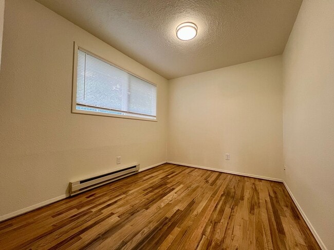 Building Photo - Charming 2-Bedroom Apartment in SE Portland!