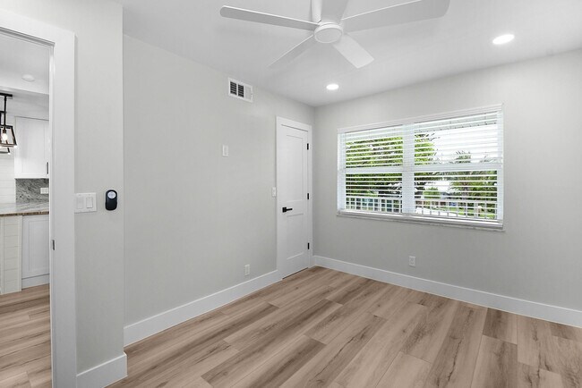 Building Photo - 200 N El Mar Dr