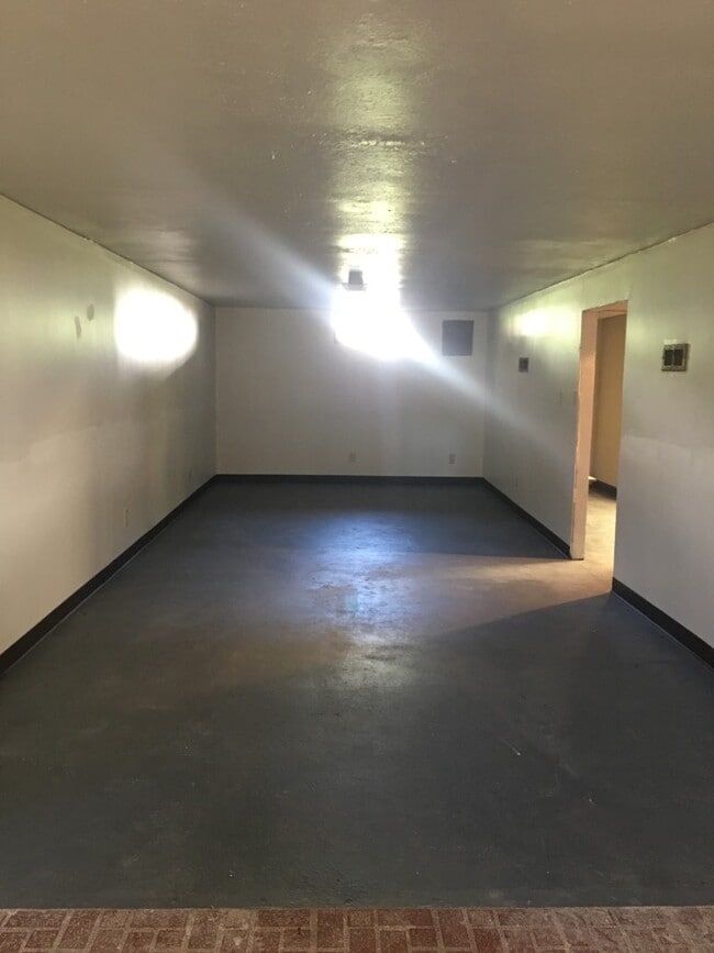 Building Photo - 311 Ventura Dr