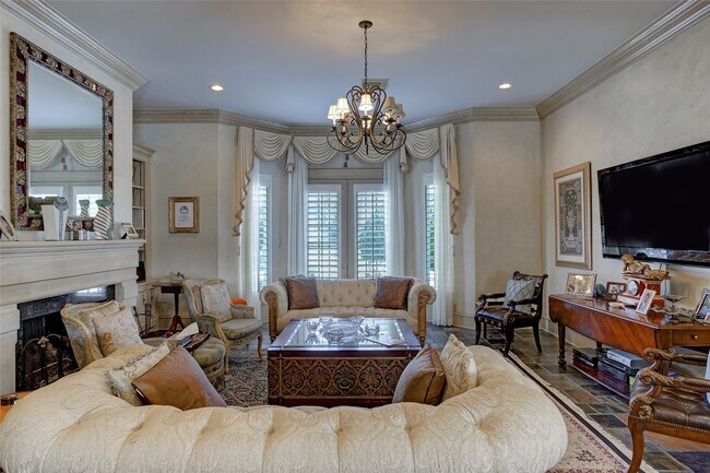 Building Photo - 13703 Lakeshore Way Cove