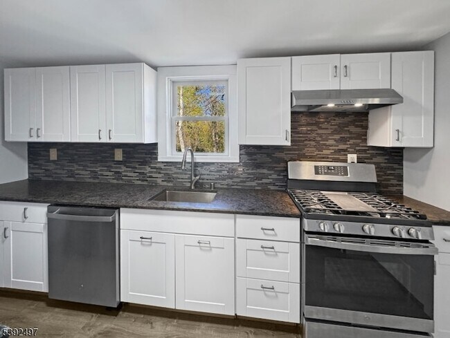 Building Photo - 5 Orams Ln