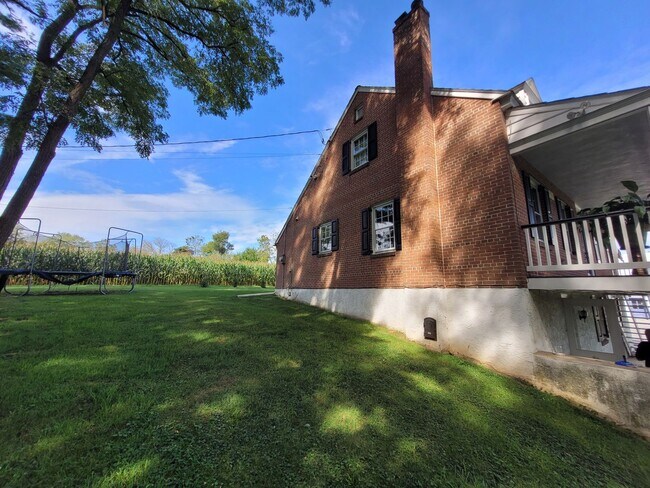 Building Photo - 131 Pinetown Rd
