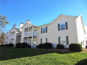 Building Photo - READY TO MOVE IN !!  2 Beds/2Baths!