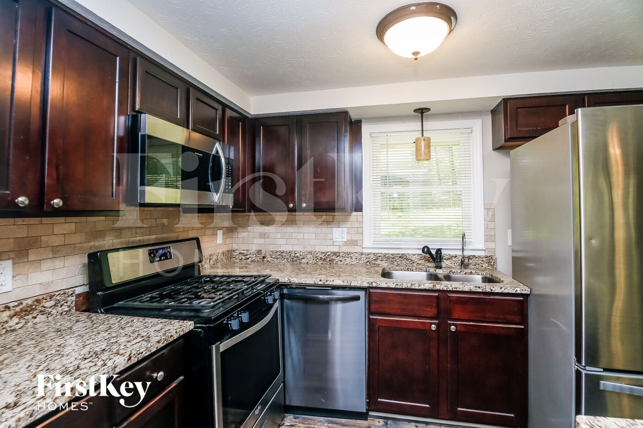 Building Photo - 3548 Birchwood Dr