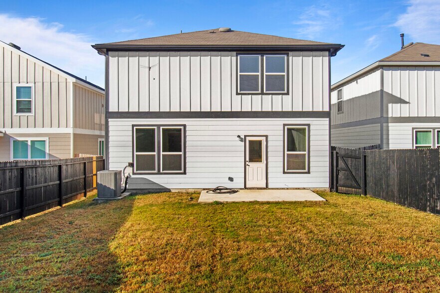 Building Photo - 11831 Burnett Rnch