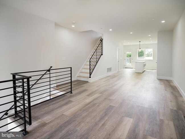 Building Photo - 303 Fountain St