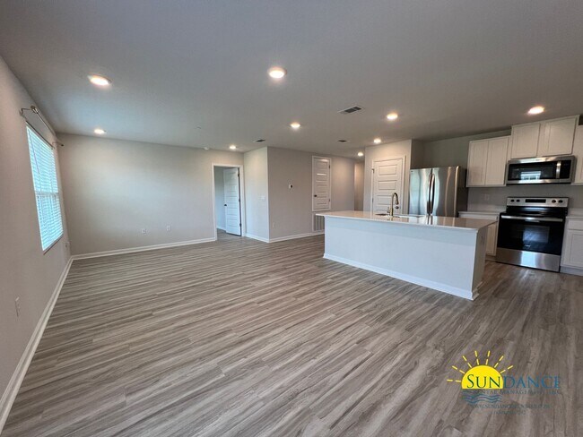 Building Photo - Spacious 4-Bedroom Home in Silver Lake Village, Crestview!