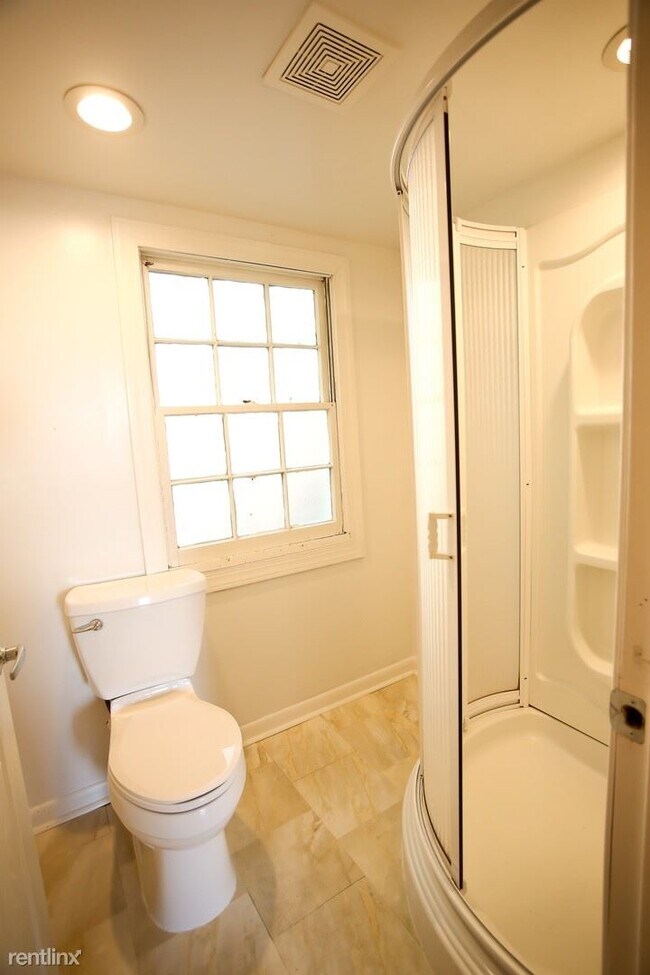 Building Photo - 10 br, 4 bath House - 619 Cabell Avenue