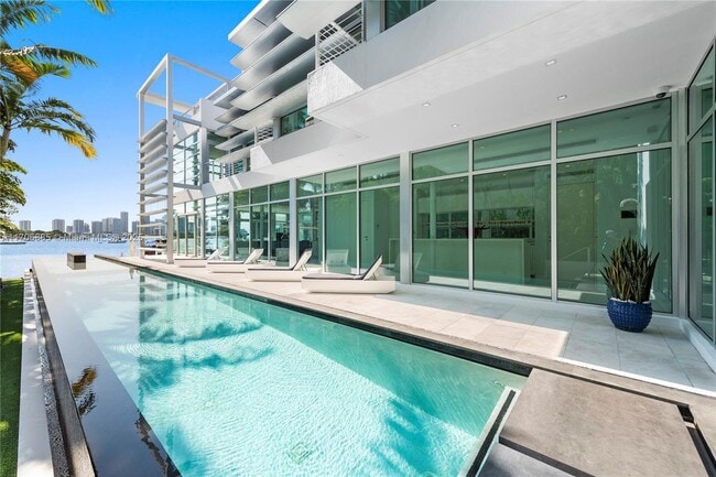 Building Photo - 440 S Hibiscus Dr