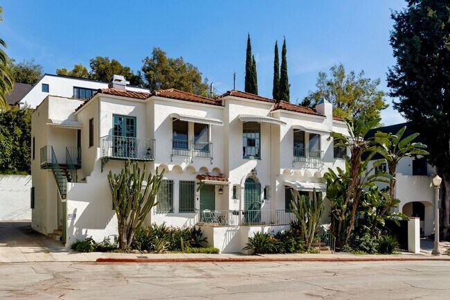Building Photo - 2166 Beachwood Terrace