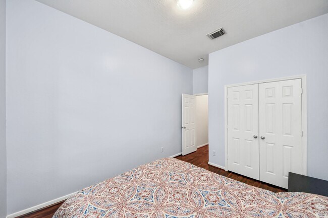 Building Photo - 4118 Ferro St