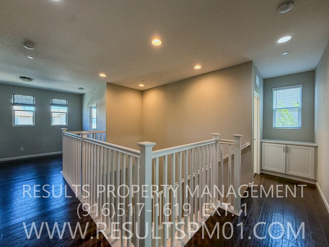 Building Photo - 1041 Bridlewood Dr