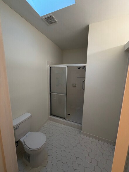 Building Photo - 105 Wynfield Ct