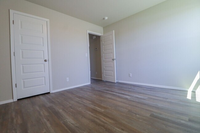 Building Photo - Recently Built Home with Pond View! 4 Bed 2 Bath Broken Arrow