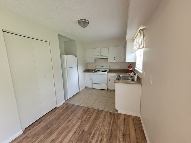 Building Photo - Charming 3-Bedroom Home with Upgrades and ...