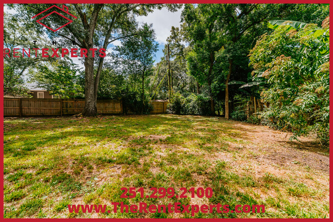 Building Photo - 5005 N Hillwood Cir