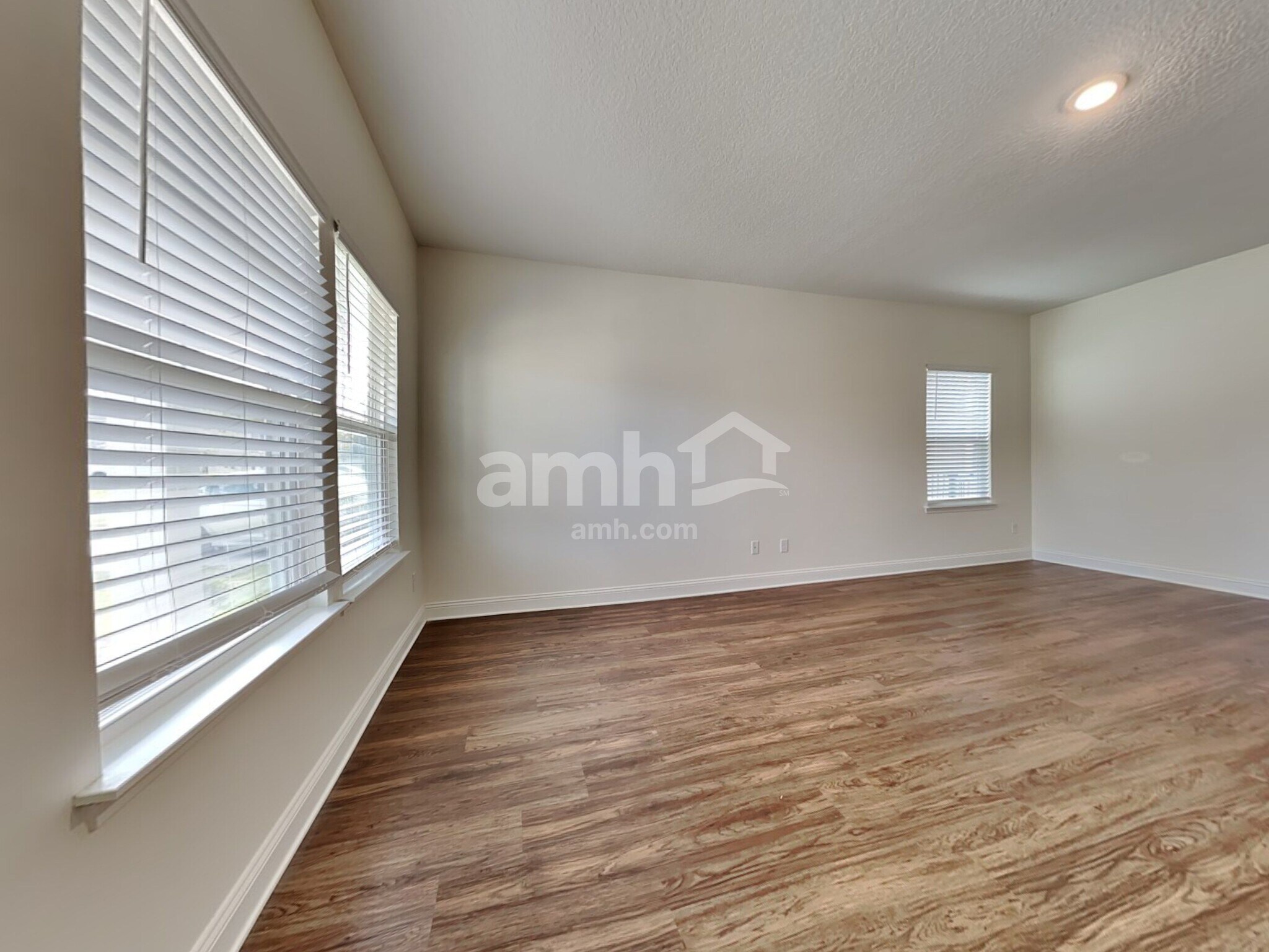 Building Photo - 3120 Creek Village Ln