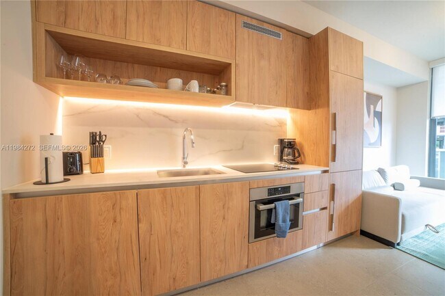 Building Photo - 11 NE 6th St