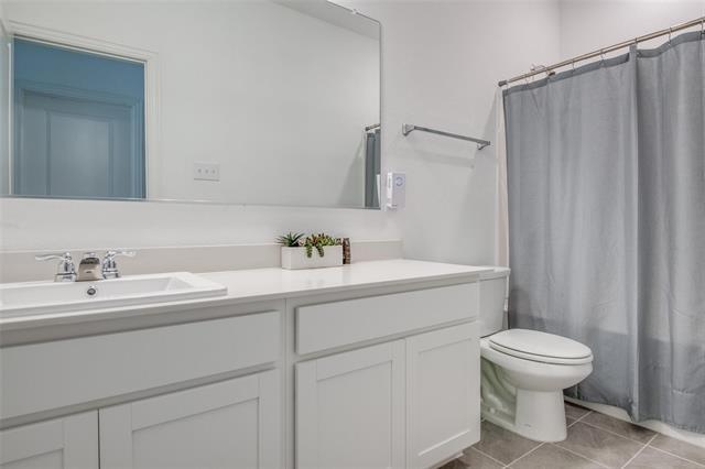 Building Photo - 2408 Elm Pl