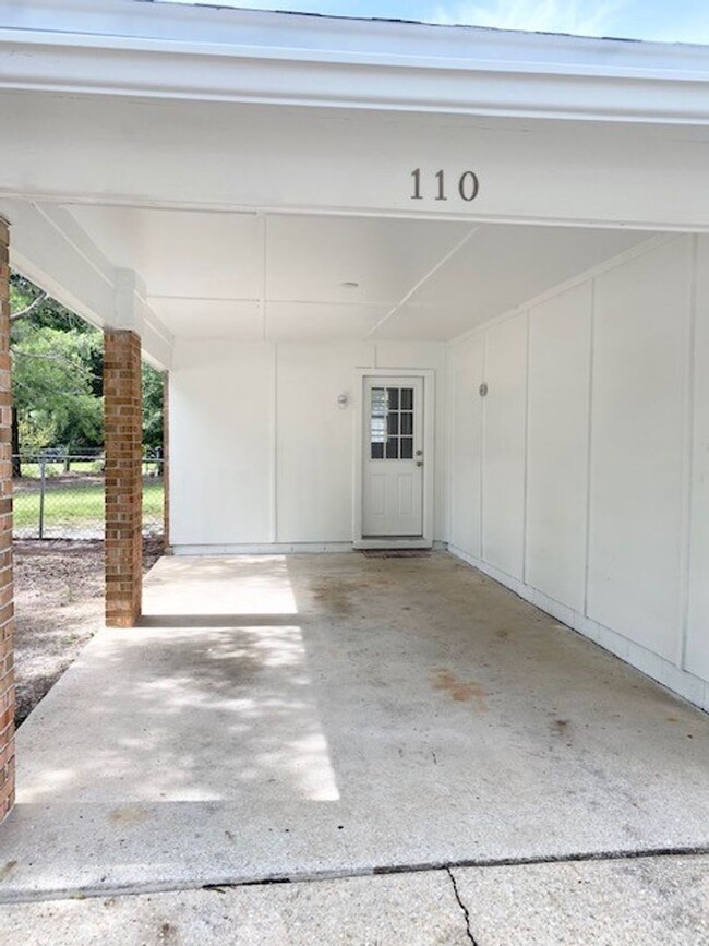 Building Photo - 3 Bedroom 2 Bath Home for Rent - Includes ...