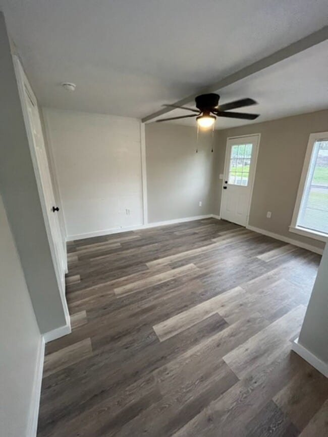 Building Photo - 2 Bedroom House in Woden ISD