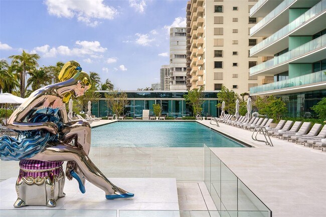 Building Photo - 10201 Collins Ave