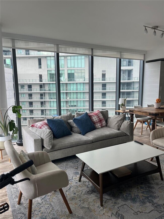 Building Photo - 650 NE 32nd St