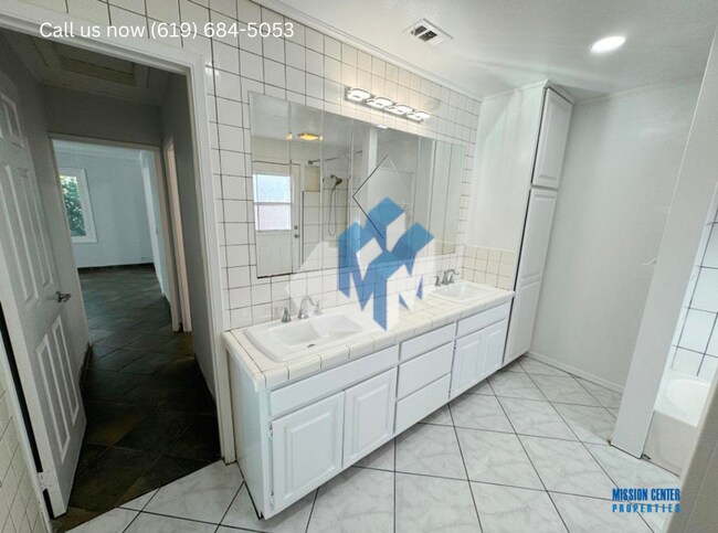 Building Photo - 5256-5260 Groveland Drive
