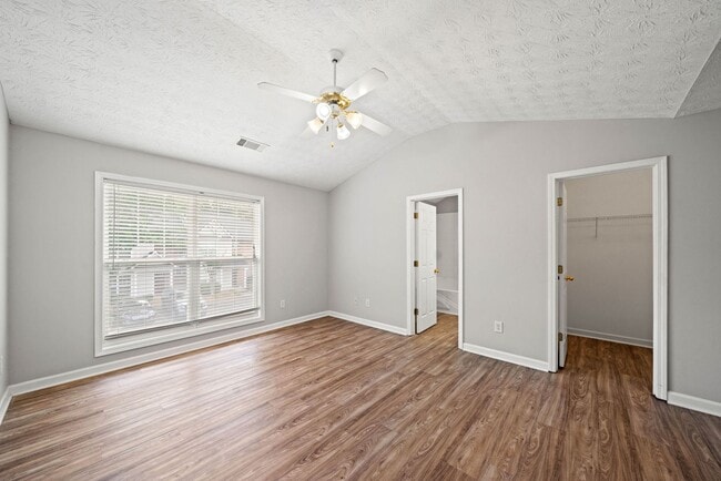 Building Photo - 3-bedroom, 2.5-bath end-unit townhome in the Garrison Square