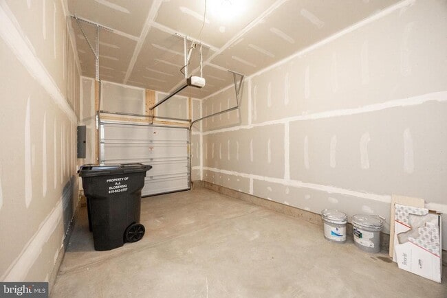 Building Photo - 245 Talucci Dr