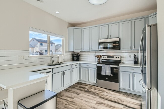 Building Photo - Lovely 3 BDR/3BA Home - 20 Minutes to Denver