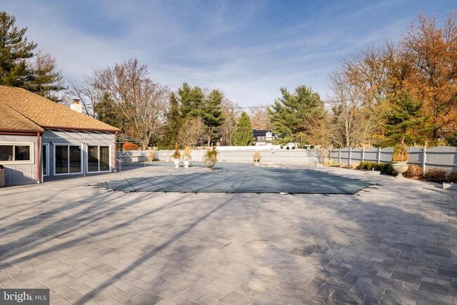Building Photo - 835 Chanticleer