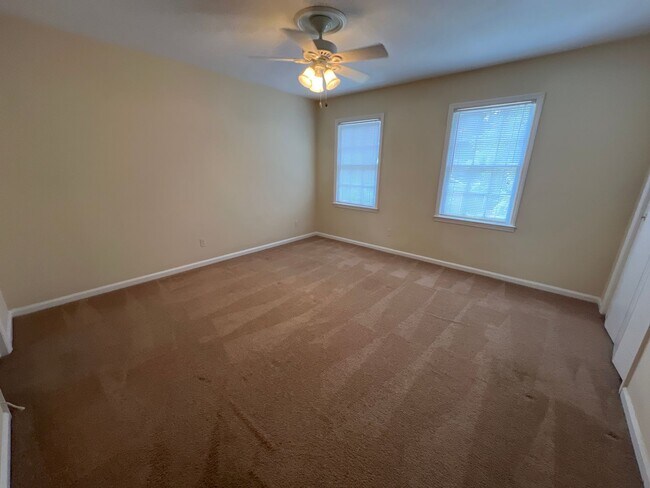 Building Photo - Williamsburg Townhomes