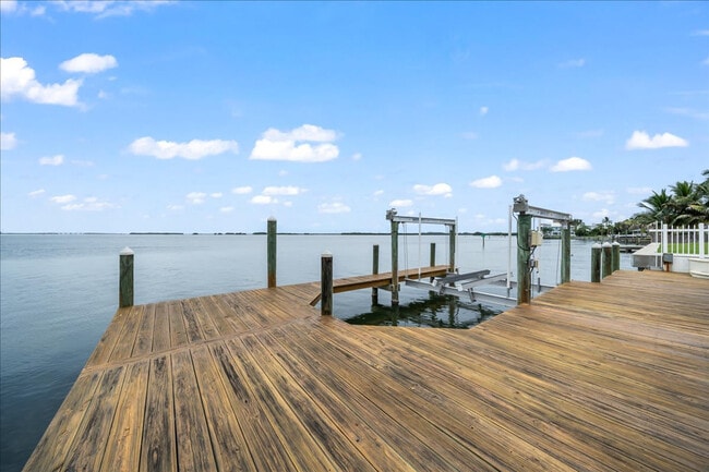 Building Photo - 17 Country Club Rd