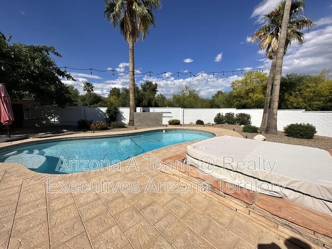 Building Photo - 7740 E Manor Pl