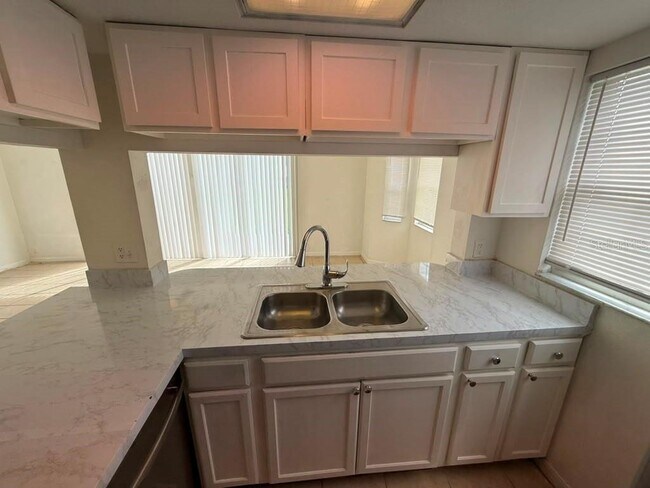 Building Photo - 833 Caribbean Dr