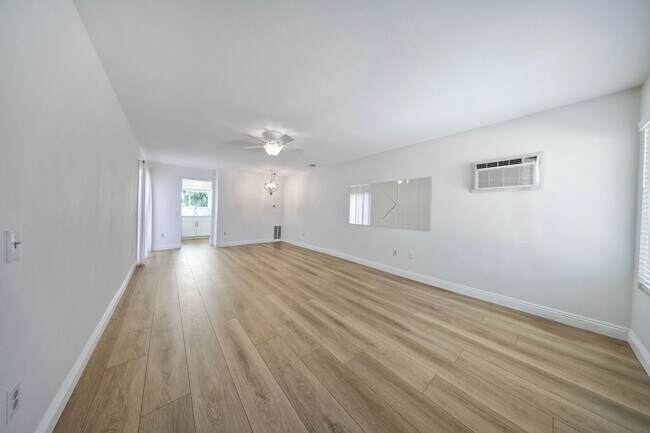 Building Photo - Charming 55+ Fully Remodeled 2 Br. 1 Ba. Duplex - Sunny Hills