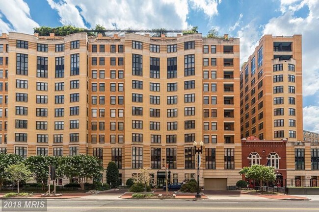 Building Photo - Luxurious 1 Bedroom/1 Bath- NW DC