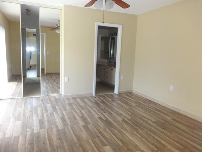 Building Photo - 2425 24th Ct