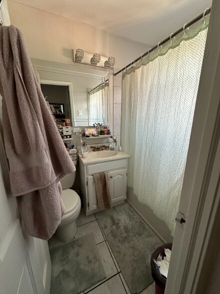 Building Photo - 1718 W Abingdon Dr