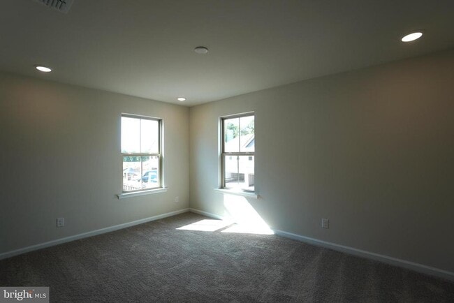 Building Photo - 612 America Dr