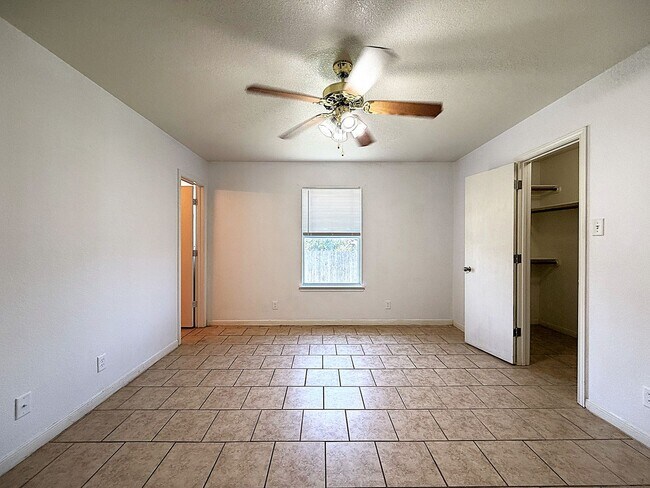 Building Photo - 1304 Cinch Dr